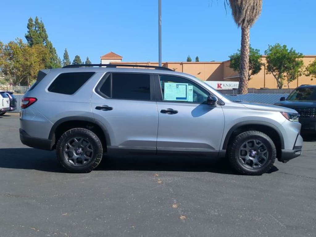 Used 2025 Honda Pilot TrailSport SUV