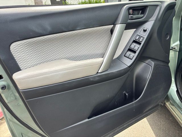 2017 Subaru Forester 2.5i Premium photo 5