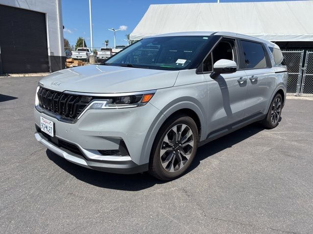 2023 Kia Carnival EX photo 3