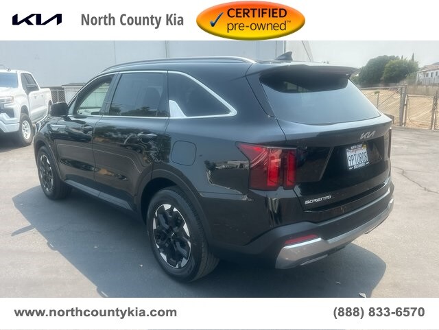2025 Kia Sorento S photo 3