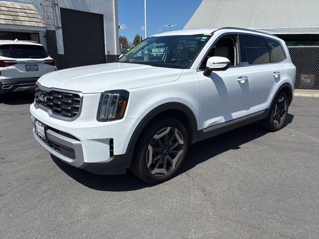 2023 Kia Telluride S photo 3