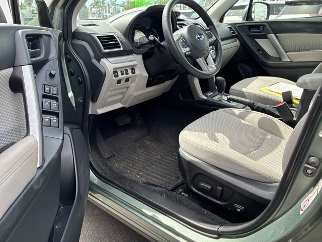 2017 Subaru Forester 2.5i Premium photo 4