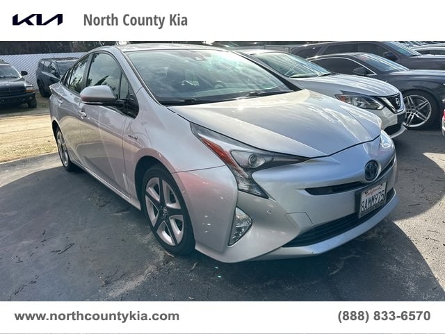 2017 Toyota Prius Three's photo