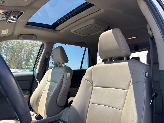 2019 Honda Pilot Touring 7-Passenger FWD photo 5