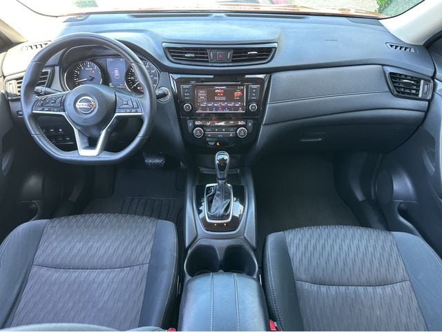 2019 Nissan Rogue SV photo 6
