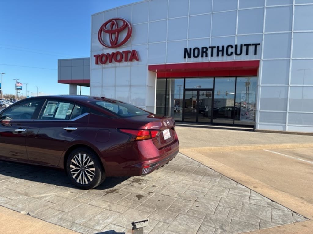 Used 2025 Nissan Altima SV Sedan