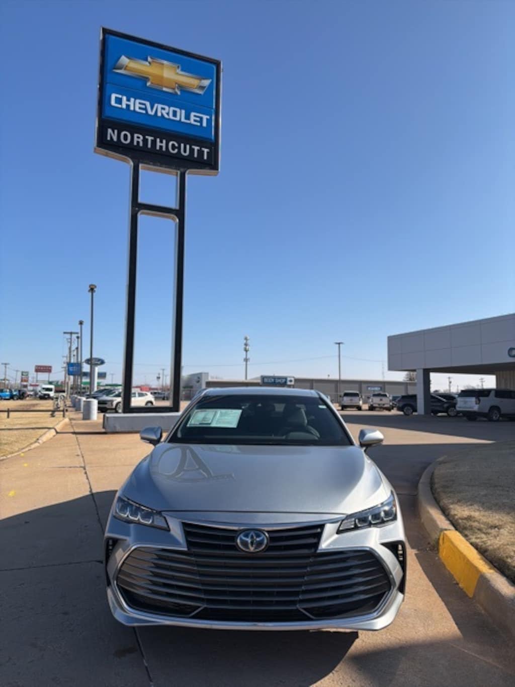 Used 2022 Toyota Avalon Hybrid XLE Sedan