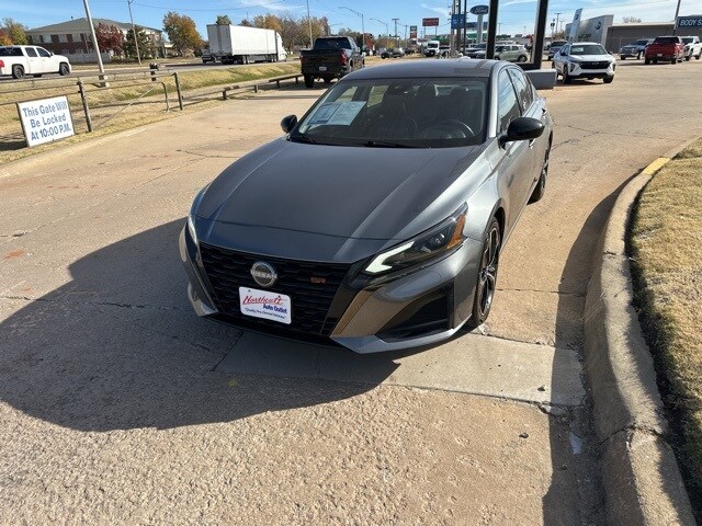 2023 Nissan Altima 2.5 SR photo 2