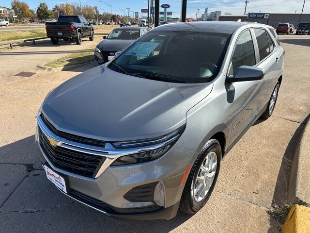 2023 Chevrolet Equinox photo 2