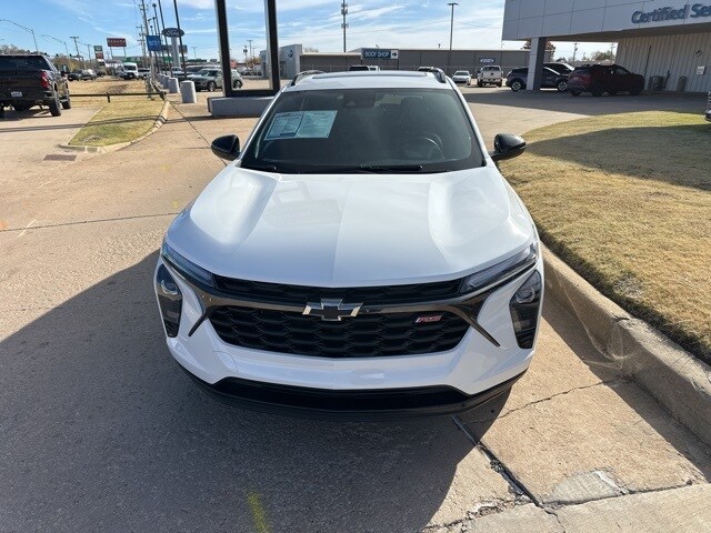 2024 Chevrolet Trax photo 2