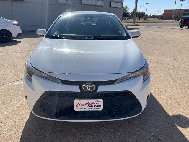 2021 Toyota Corolla LE photo 2
