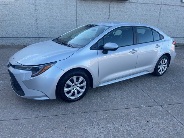 2021 Toyota Corolla LE photo 4