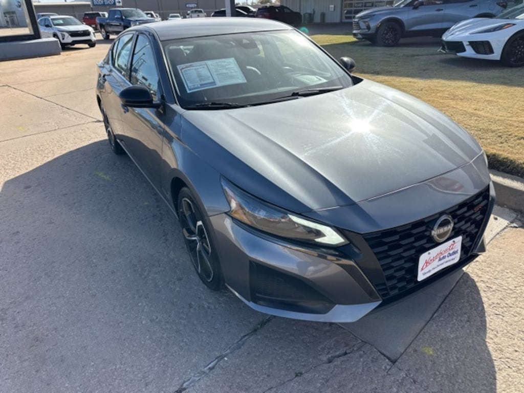 Used 2023 Nissan Altima 2.5 SR Sedan