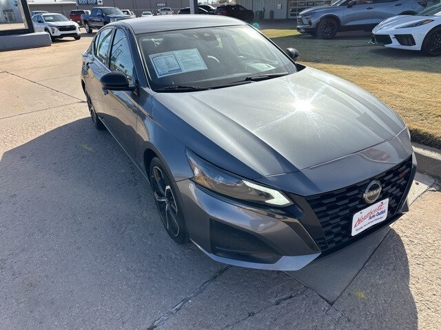 2023 Nissan Altima 2.5 SR photo 4