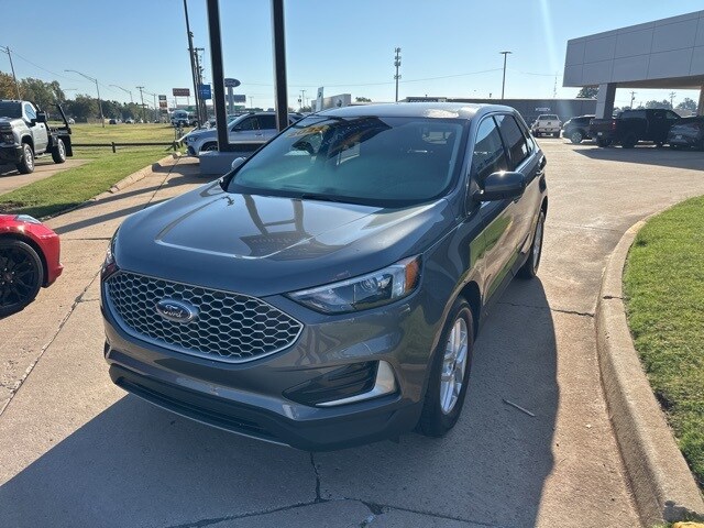 2023 Ford Edge SEL photo 2