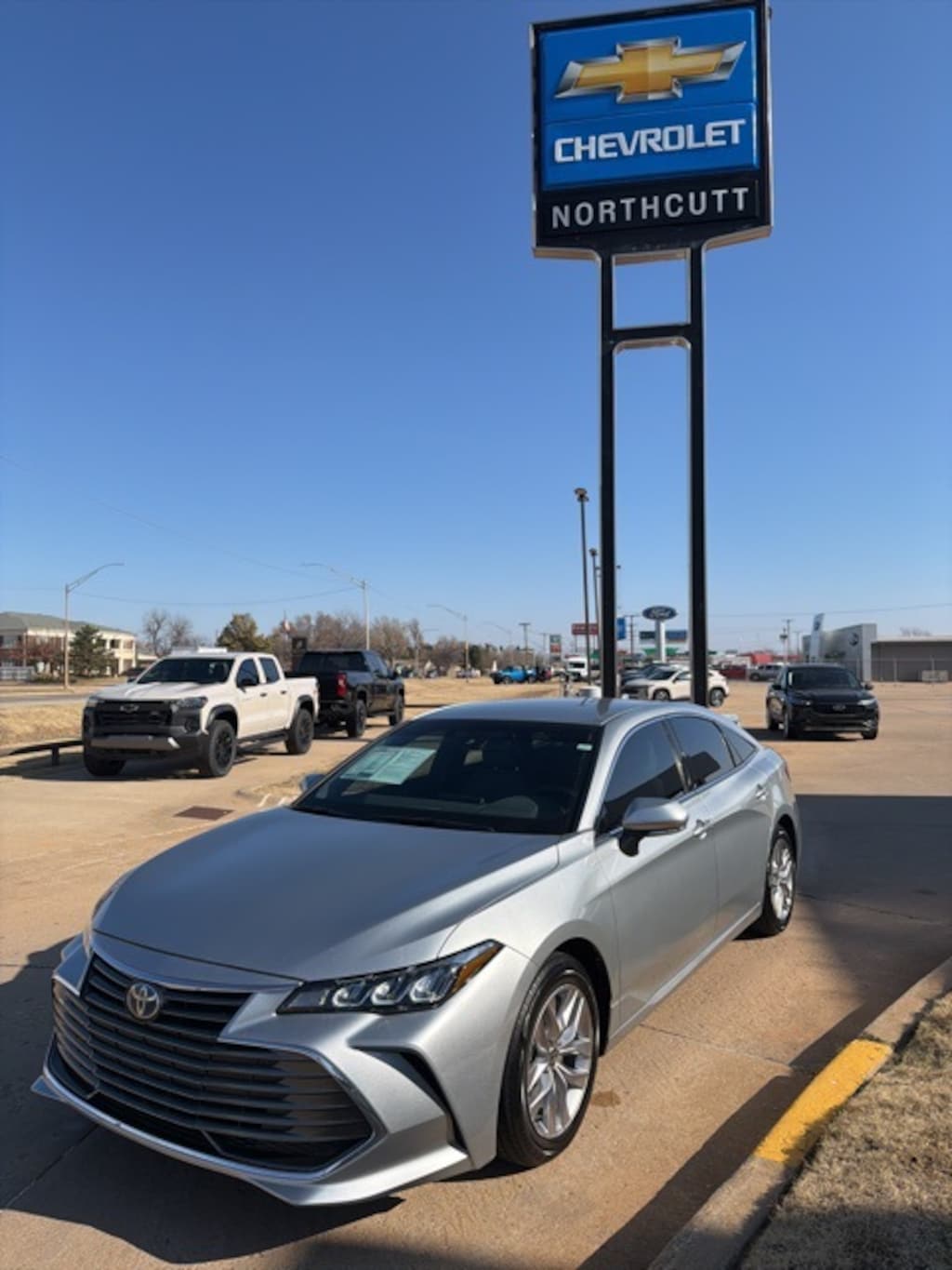 Used 2022 Toyota Avalon Hybrid XLE Sedan