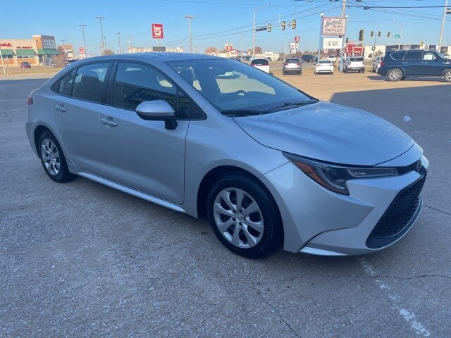2021 Toyota Corolla LE photo 2