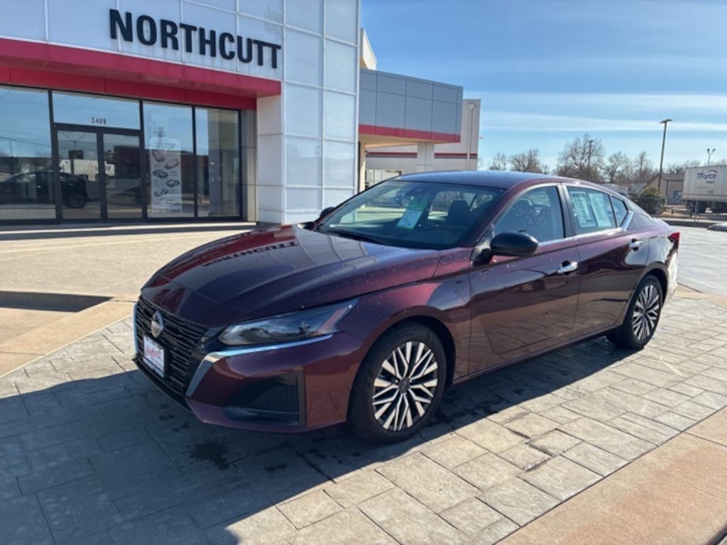 Used 2025 Nissan Altima SV Sedan