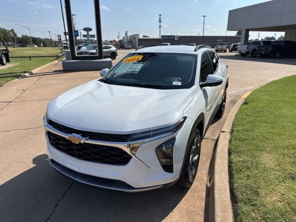 Used 2024 Chevrolet Trax LT SUV