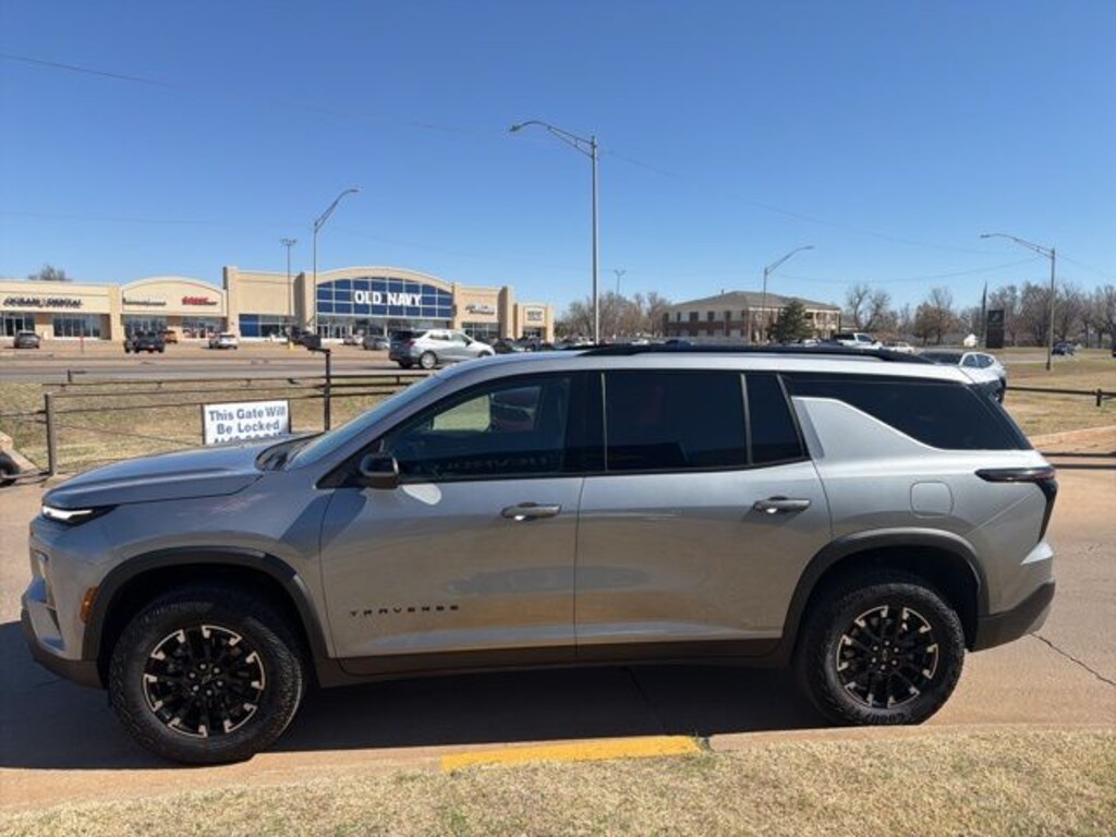 Used 2025 Chevrolet Traverse Z71 SUV