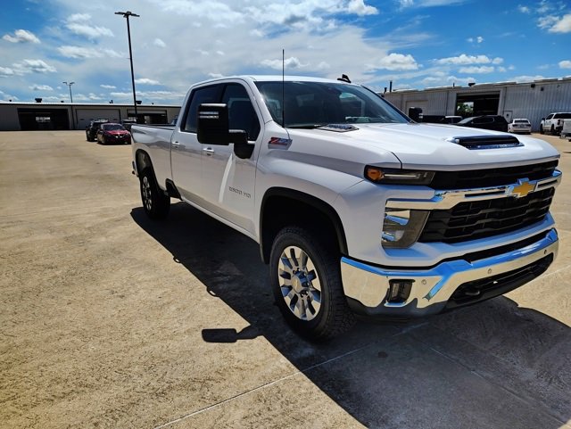 2025 Chevrolet Silverado 2500HD LT photo 3