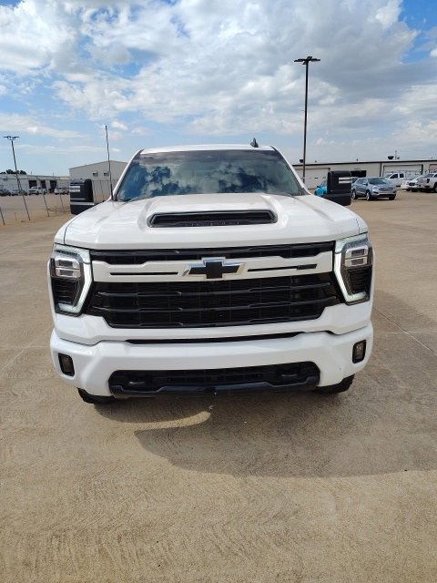 2024 Chevrolet Silverado 2500HD LT photo 2