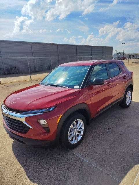 2026 Chevrolet Trailblazer LS photo 2