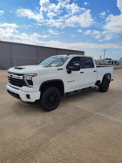 2024 Chevrolet Silverado 2500HD LT photo 3