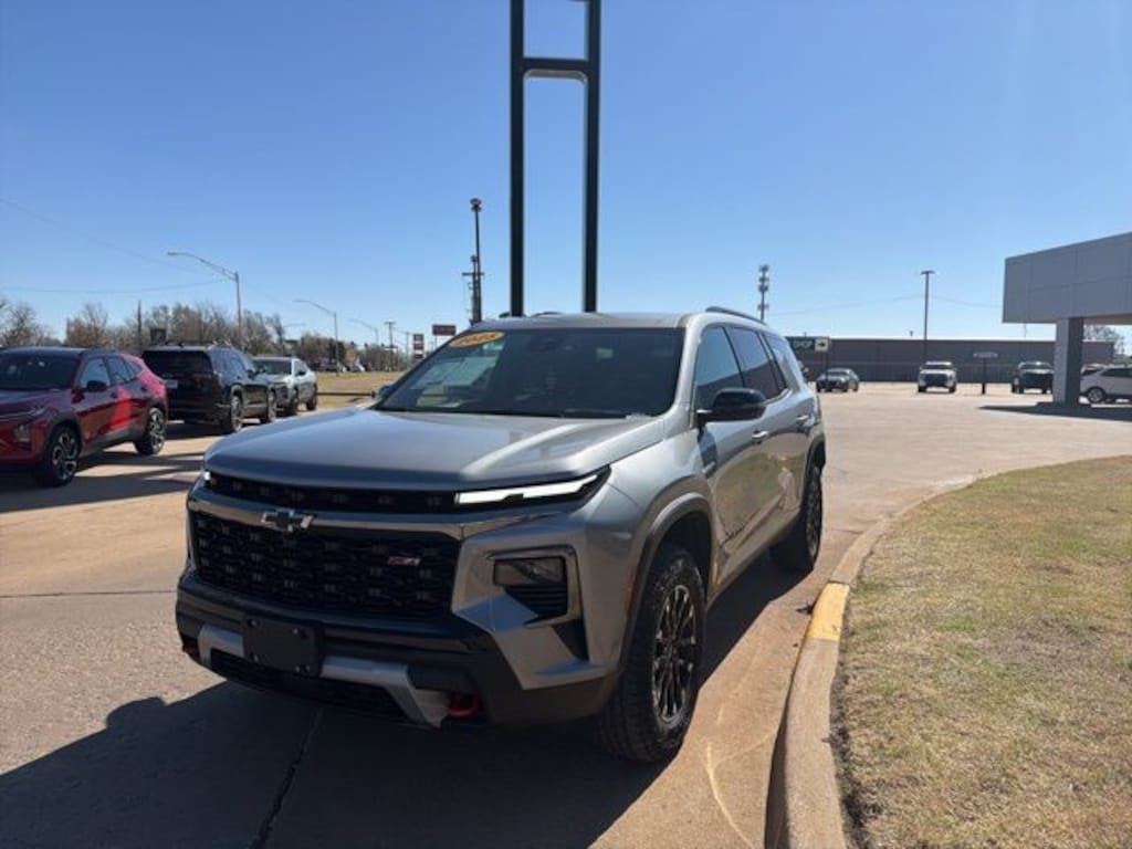 Used 2025 Chevrolet Traverse Z71 SUV