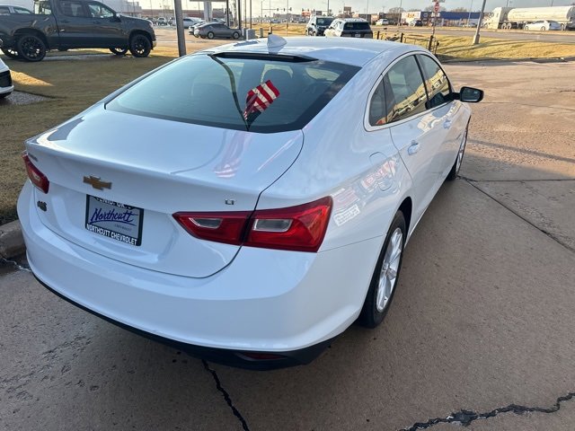 2023 Chevrolet Malibu 1LT photo 2