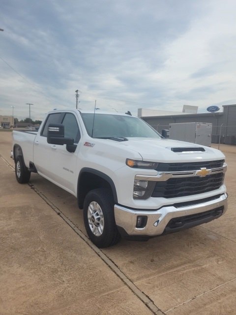 2025 Chevrolet Silverado 2500HD LT photo 4