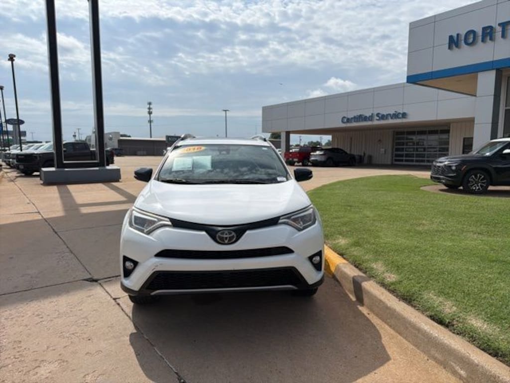 Used 2018 Toyota RAV4 SE