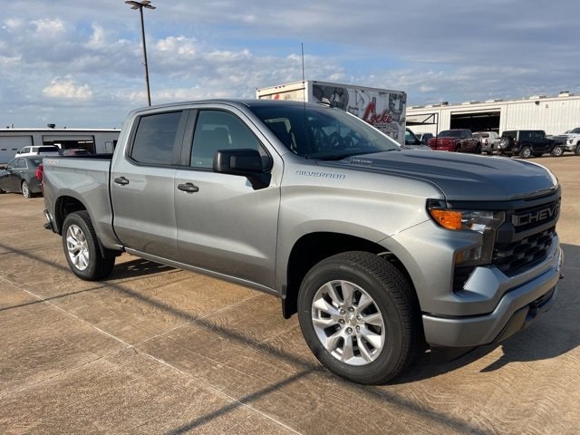 2024 Chevrolet Silverado 1500 Custom photo 2