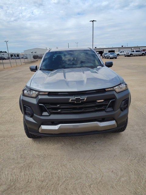 2025 Chevrolet Colorado Trail Boss photo 2