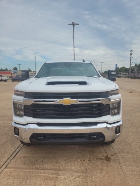 2025 Chevrolet Silverado 2500HD LT photo 2