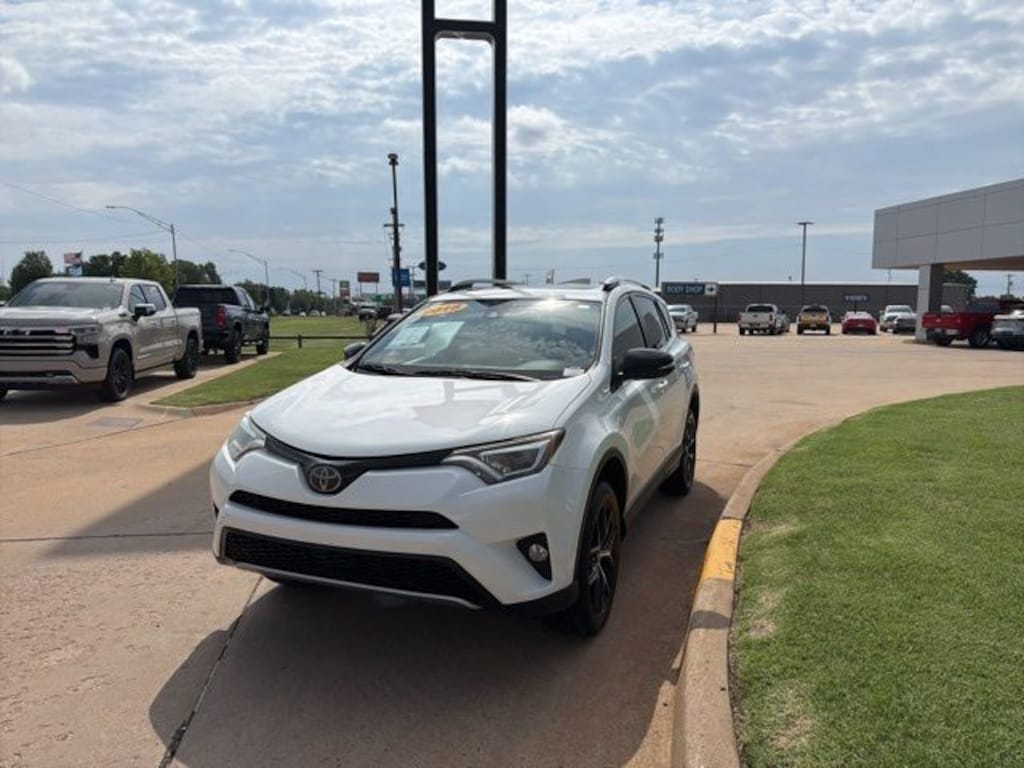 Used 2018 Toyota RAV4 SE