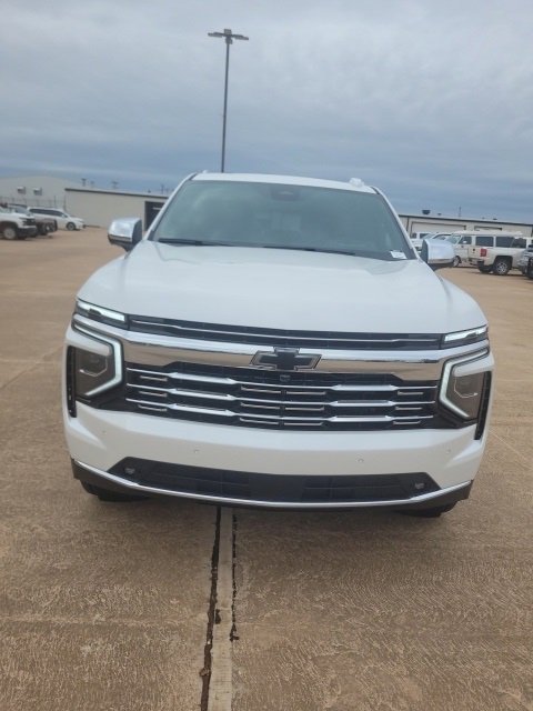 2025 Chevrolet Suburban Premier photo 2