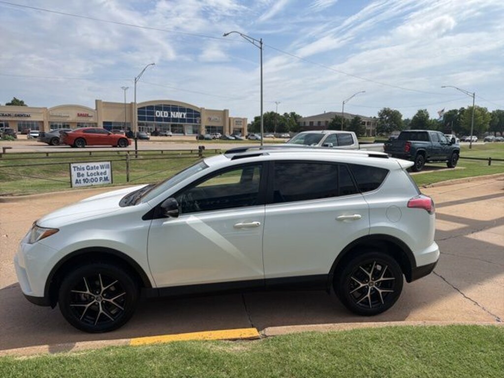 Used 2018 Toyota RAV4 SE