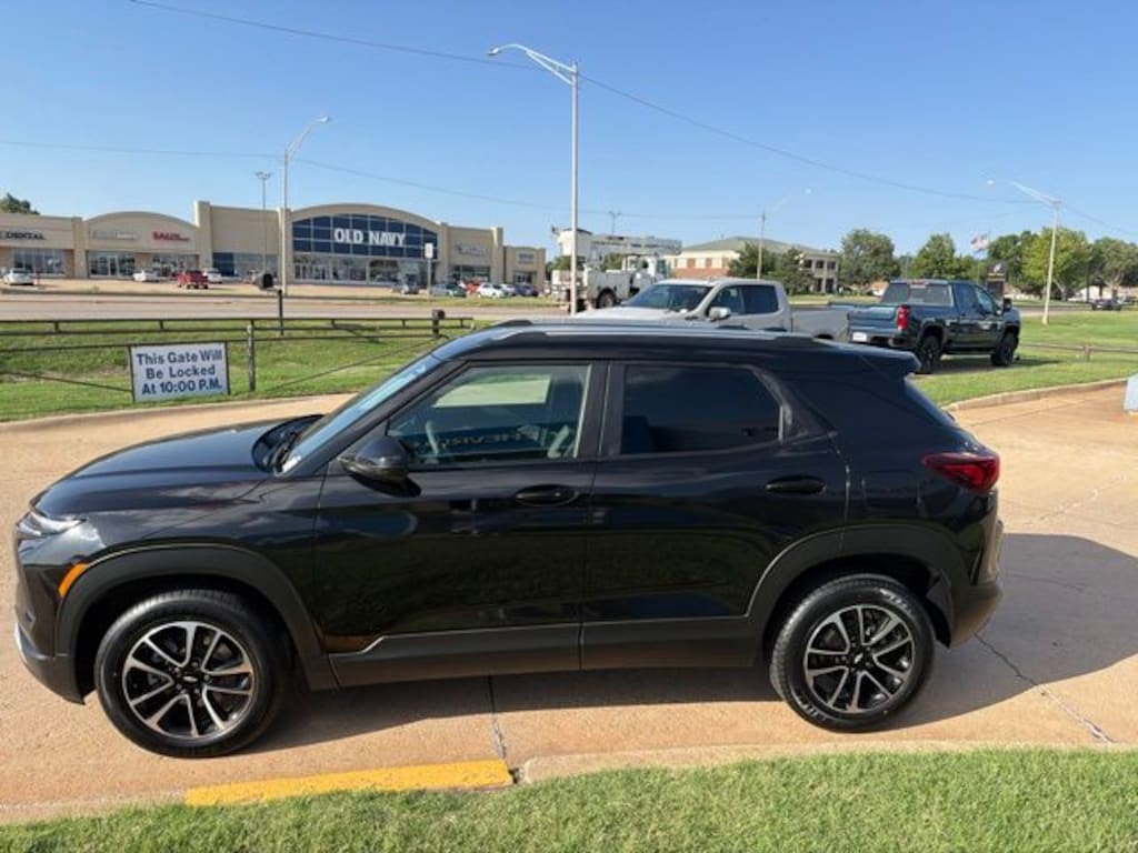 Used 2025 Chevrolet Trailblazer LT SUV
