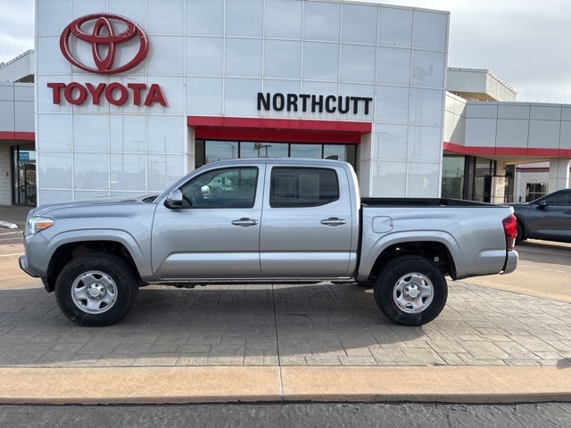 2020 Toyota Tacoma SR's photo