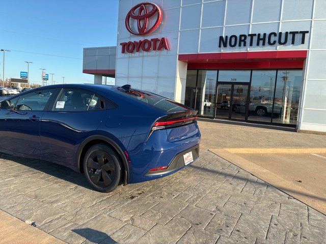 2026 Toyota Prius LE photo 3