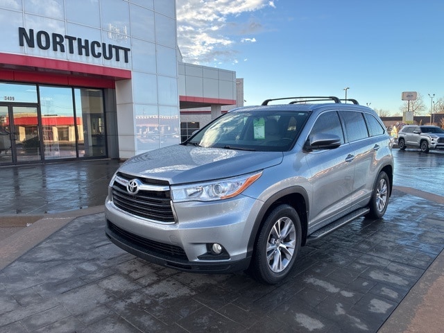 Used 2015 Toyota Highlander XLE with VIN 5TDJKRFH4FS152353 for sale in Enid, OK