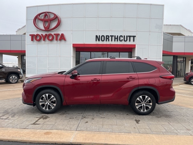 2022 Toyota Highlander XLE's photo