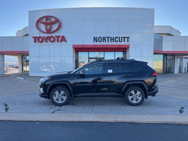 2025 Toyota RAV4 XLE's photo