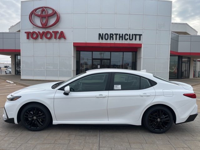 2026 Toyota Camry SE's photo