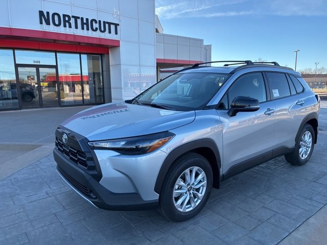 2026 Toyota Corolla Cross LE photo 2