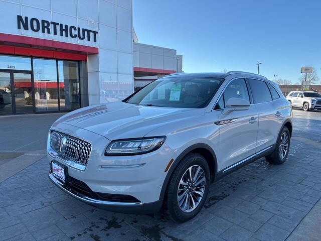 2022 Lincoln Nautilus Reserve photo 2