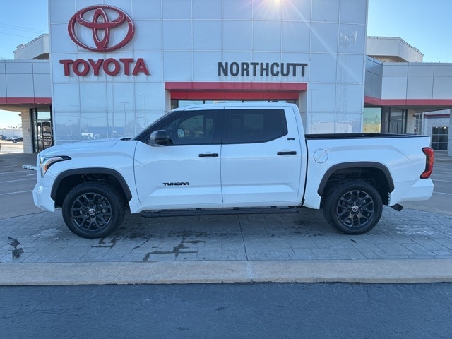 2023 Toyota Tundra SR5's photo