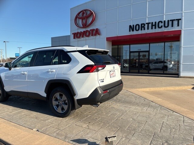 2024 Toyota RAV4 XLE photo 4
