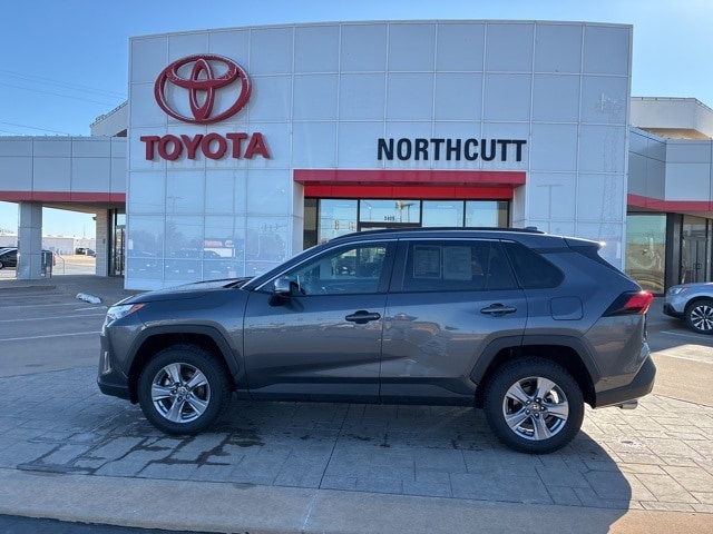 2024 Toyota RAV4 XLE's photo